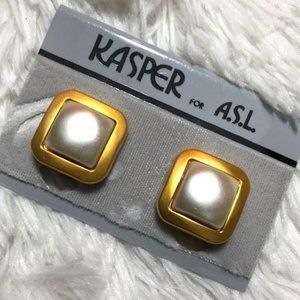 NWOT Kasper Square Simulated Pearl and Brush Goldtone Clip Earrings